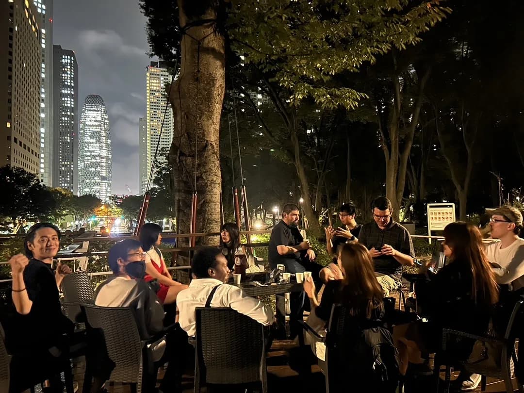 【Shinjuku Central Park】Sunset Picnic & International Exchange Night|No Gear Needed — Onigiri & Tea Included